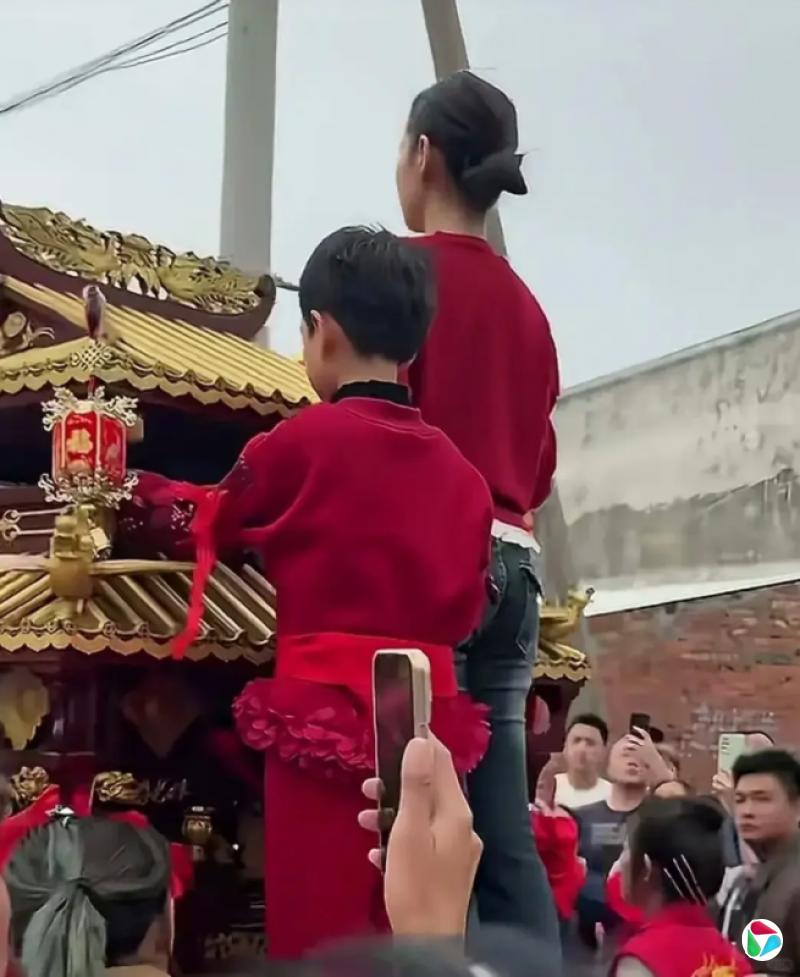 下午察:“小妈祖”换人引起的风暴