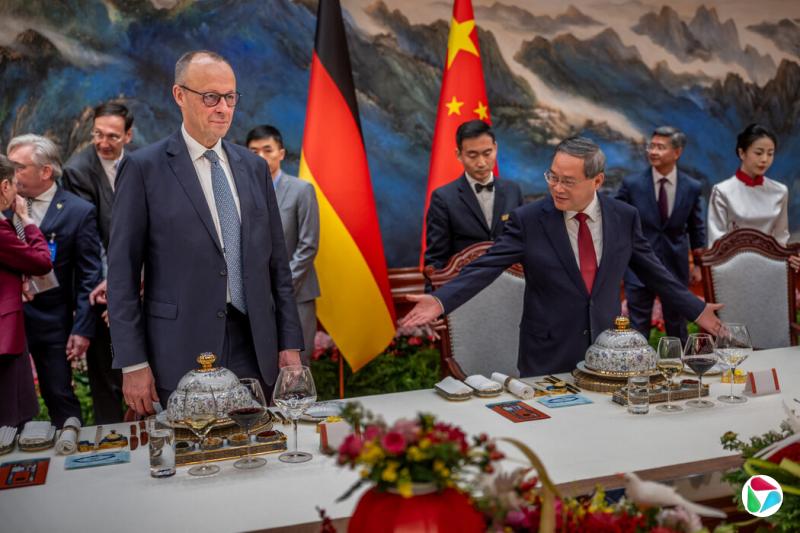 德国总理默茨周三在北京会见国务院总理李强。
