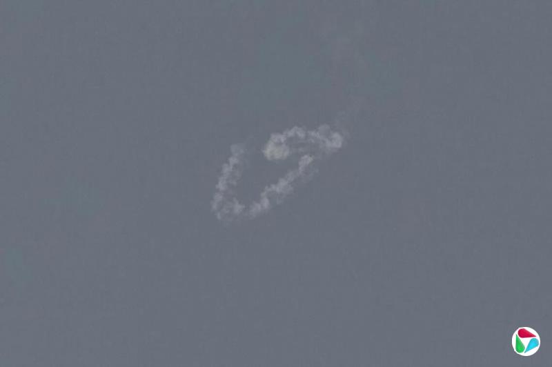 目击者:迪拜上空发生爆炸并有导弹飞过
