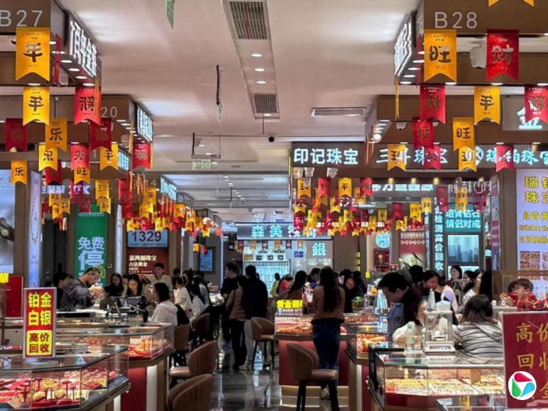 中国金店报价全线跳涨 银行紧急收紧风控备战波动
