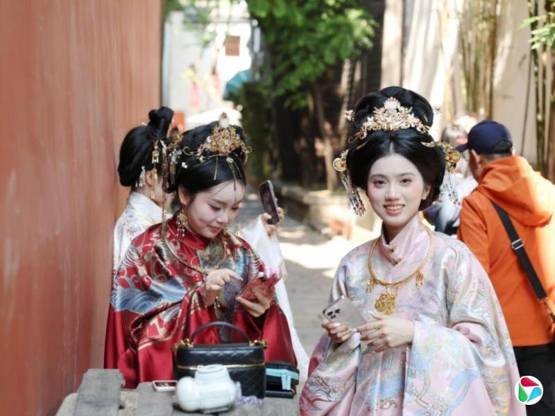 下午察:明制汉服频“出圈” 引发身份认同焦虑?