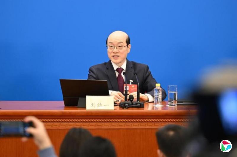中国两会登场 官方承认经济面临老问题新挑战