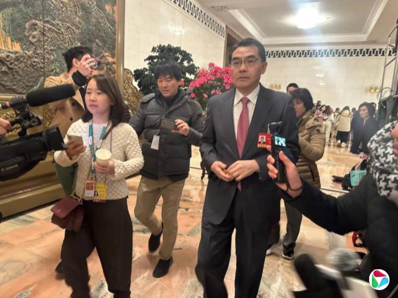 被追问中日关系 吴江浩回应:开完会再说