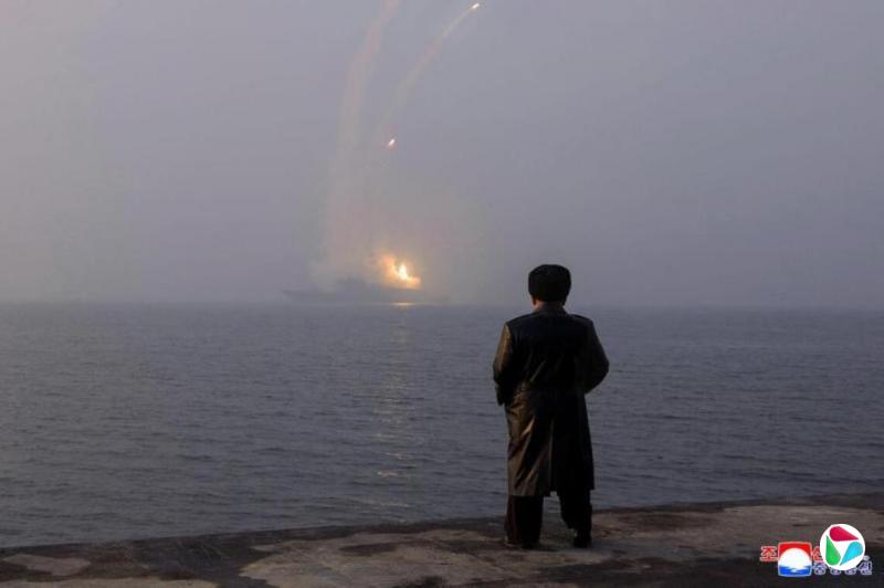 金正恩观摩驱逐舰导弹试射 朝鲜或借机展示海上核威慑