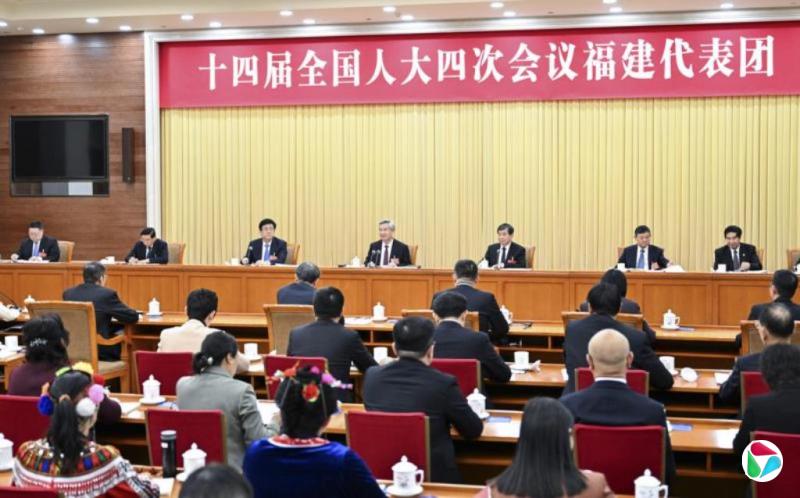 李希要求强化政治监督 走好中国特色反腐之路