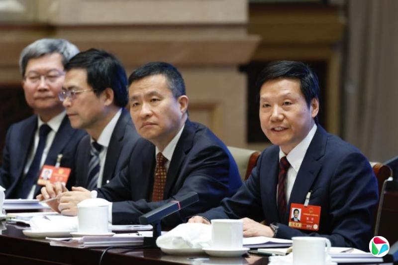 雷军:AI时代每周或只需工作三天、每天两小时
