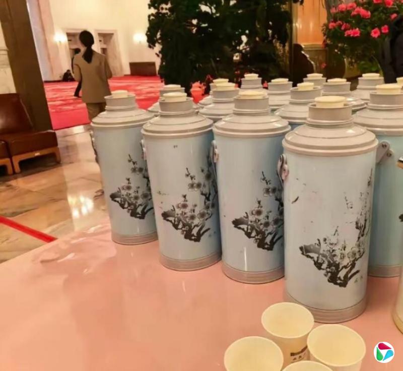 中国人民大会堂热水瓶走红社媒