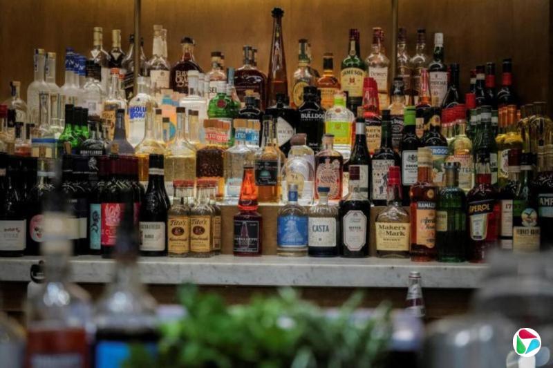 餐桌上的戒酒潮:美国餐饮业利润支柱崩塌