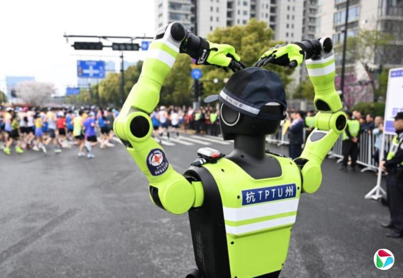 买药收到驾照注销短信 人民日报:警察出发点是好的