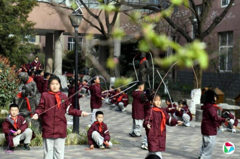 中国连续三年开展招生专项行动 严禁中小学设重点班快慢班
