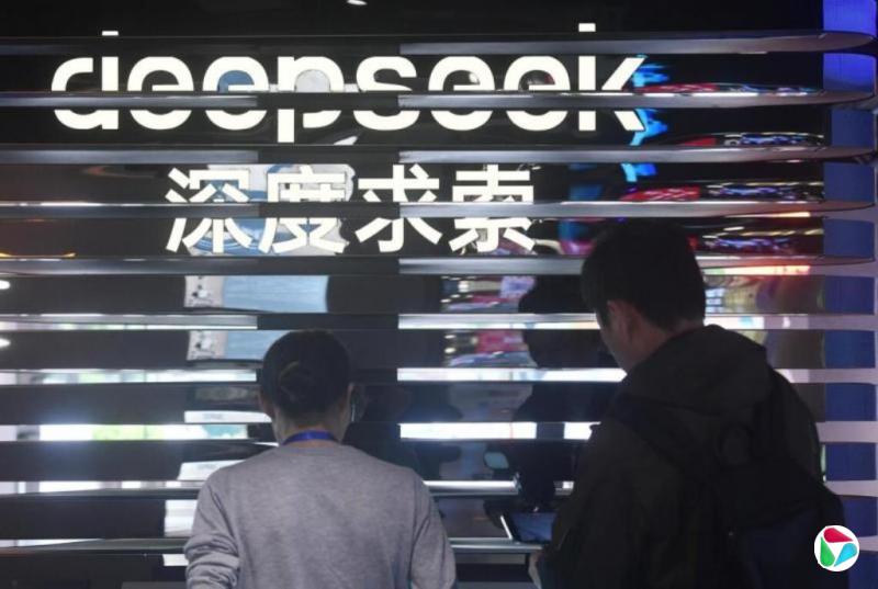 ��ý��DeepSeek V4�����ػ�Ϊ��Ƭ����