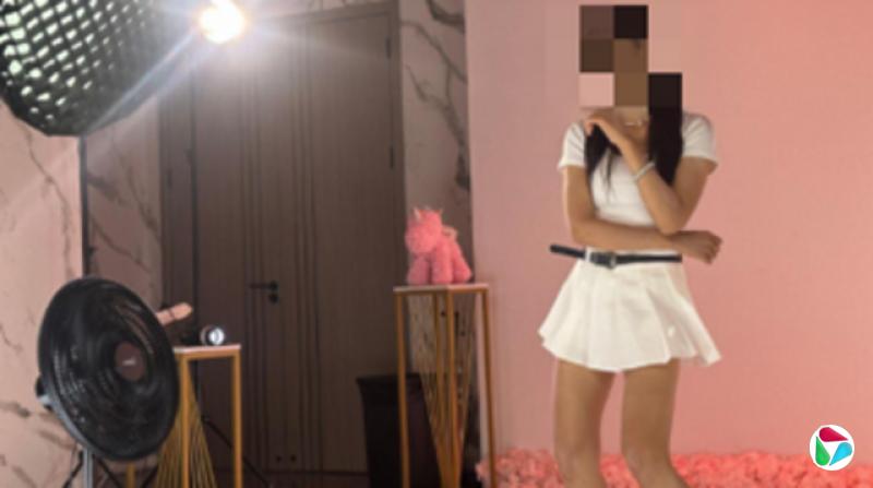 杨女士在直播间跳舞。