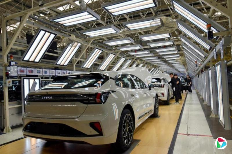 中国4月制造业PMI微跌但仍处在扩张区间