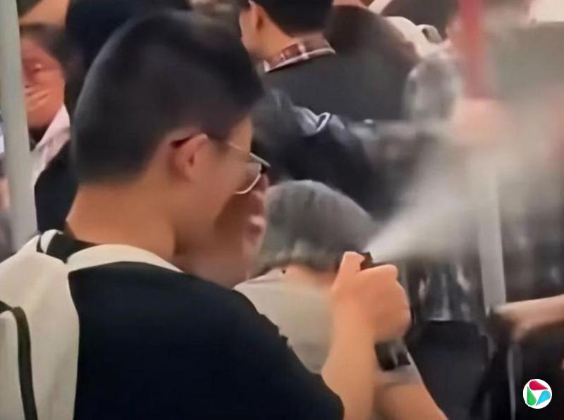 在广州地铁喷辣椒水乘客不适 肇事者被抓