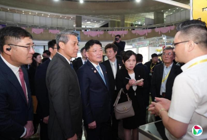 中国驻朝鲜大使参观平壤商品展 吁中朝企业加强合作