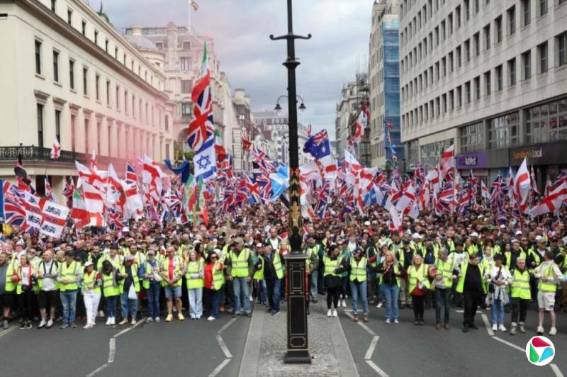 英国伦敦数万人参与两场大规模示威活动