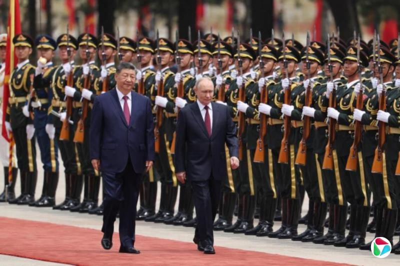 习近平与普京举行小范围会谈