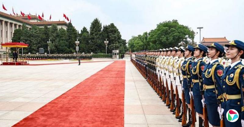 人民大会堂前,士兵列队