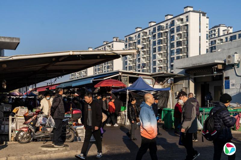许多中国家庭将积蓄投入房产--它们曾被视为积累财富的安全途径,结果却眼睁睁看着房产价值。