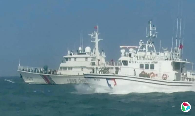 大陆四艘海警船金门执法 台巡防艇并航监控