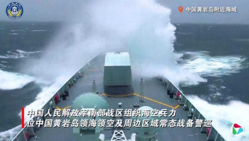 解放军和中国海警分别在黄岩岛开展例行战备警巡和执法巡查