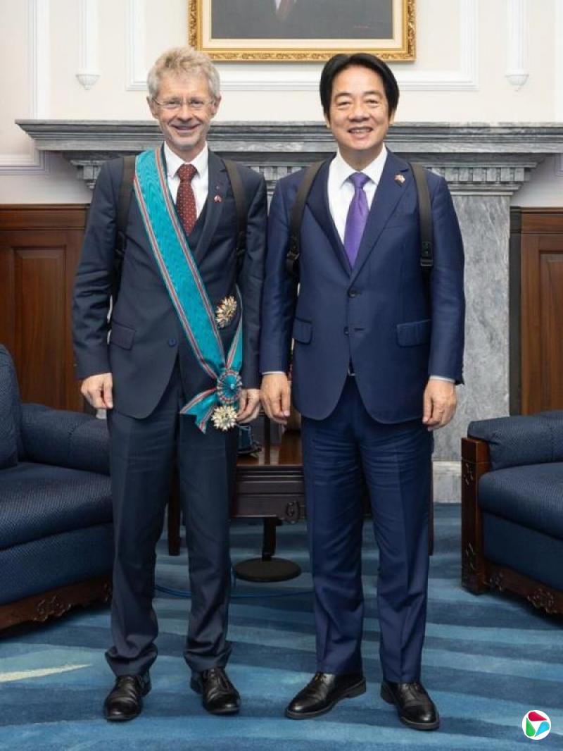 赖清德授予捷克参议院议长特种大绶卿云勋章