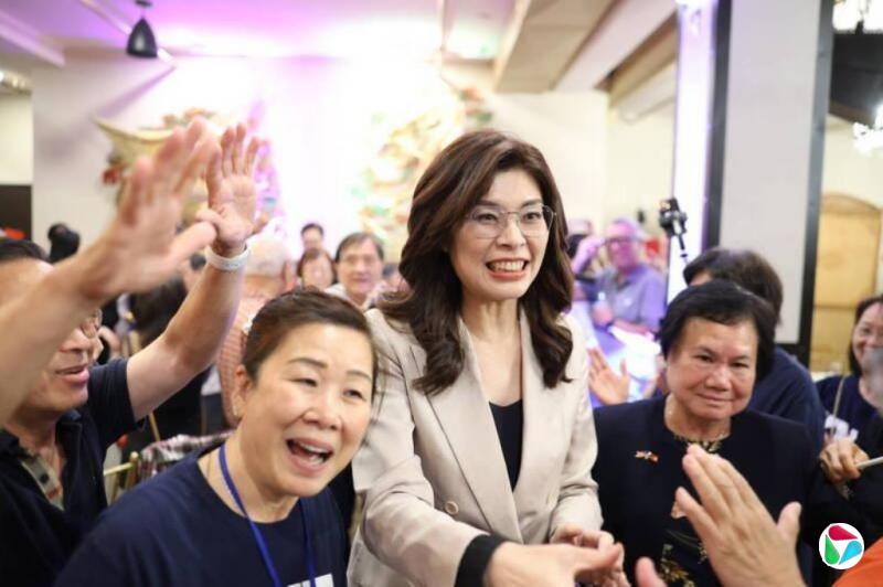 郑丽文纽约出席侨宴:两岸同属中华民族不会制造永久分裂