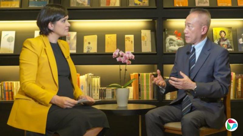 苏兰嘉娜·特瓦里与台积电财务长黄仁昭坐下来接受访问。