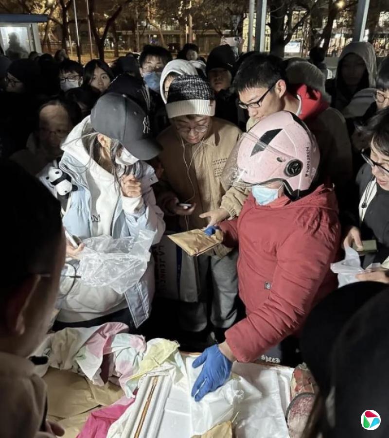 下午察:游走高校圈多年 “鹅腿阿姨”进城后翻车了
