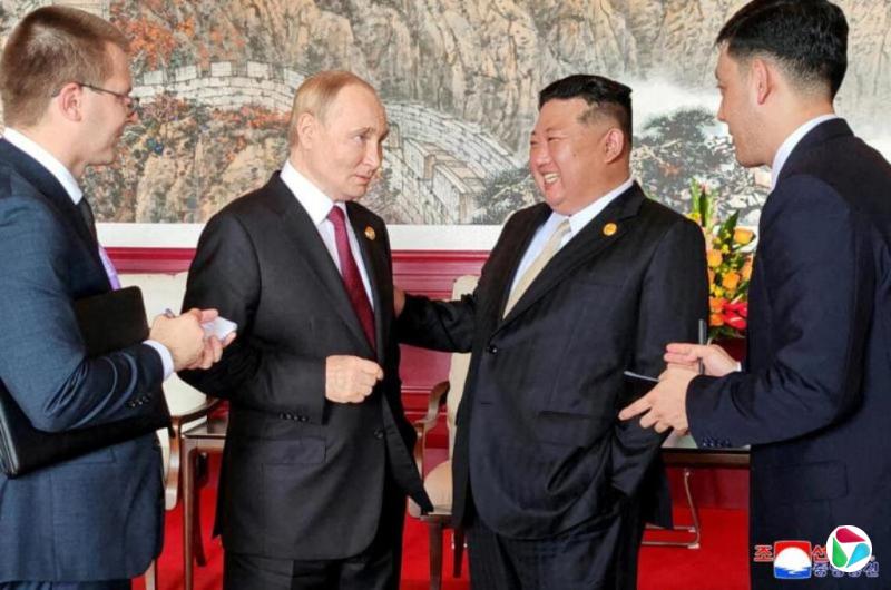 金正恩向普京致国庆贺词 称永远与俄站在一起