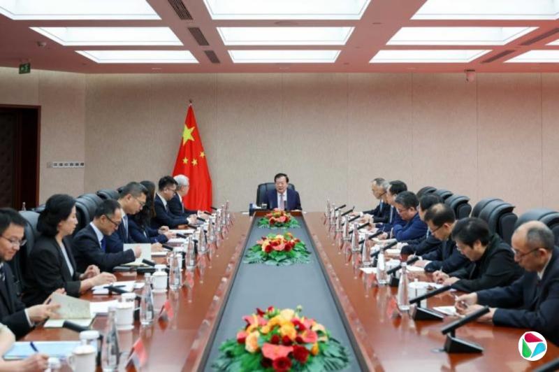 夏宝龙见澳门官员:支持深化公共行政改革
