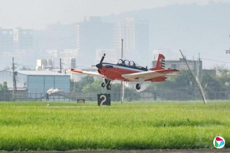 涉致命事故 台空军教练机完成特检恢复飞行训练