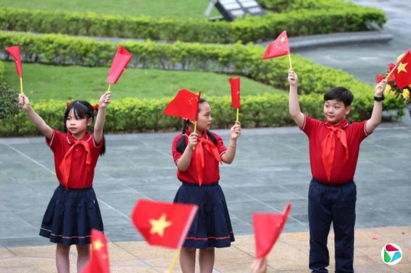 中越总理通话:推进基础设施互联互通 妥善管控海上分歧