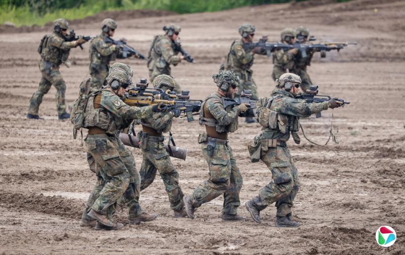 德国士兵上周在明斯特训练。第二次世界大战后,反军国主义运动在德国和日本得势,但两国的观点近期发生了转变。