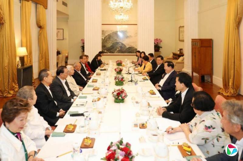 夏宝龙晤港政坛元老:宏福苑火灾必定追究责任