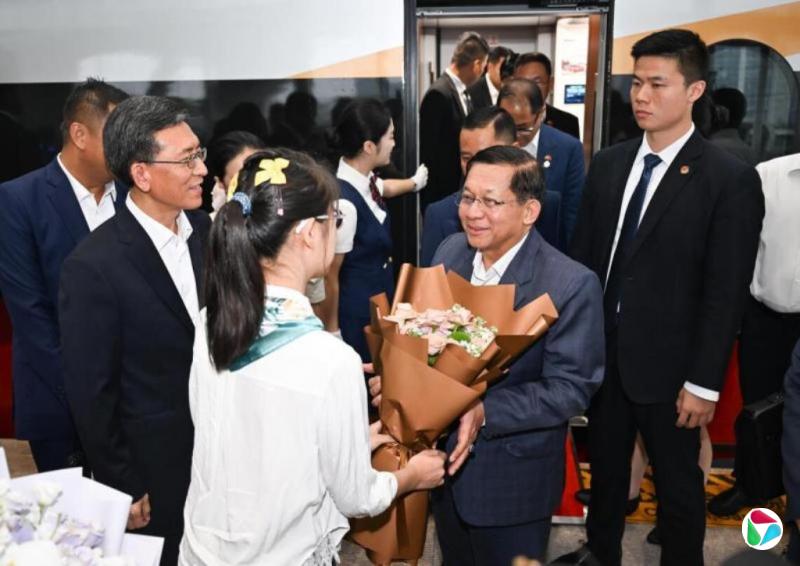 敏昂莱访华五天全程搭高铁跨京沪杭三地 参观宇树科技