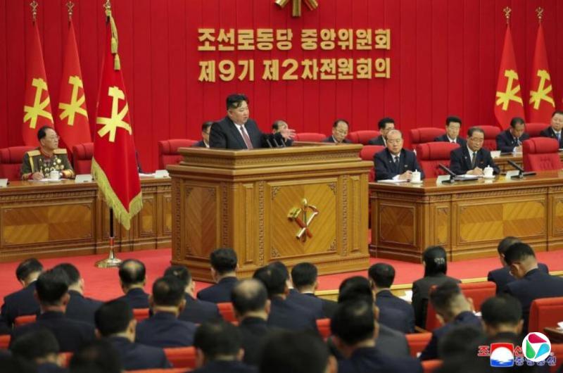 金正恩:美韩行为严重恶化半岛局势 重申加强核武