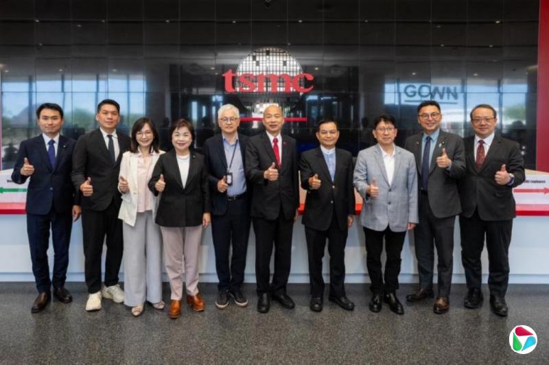 韩国瑜一行抵达凤凰城了解台企赴美投资