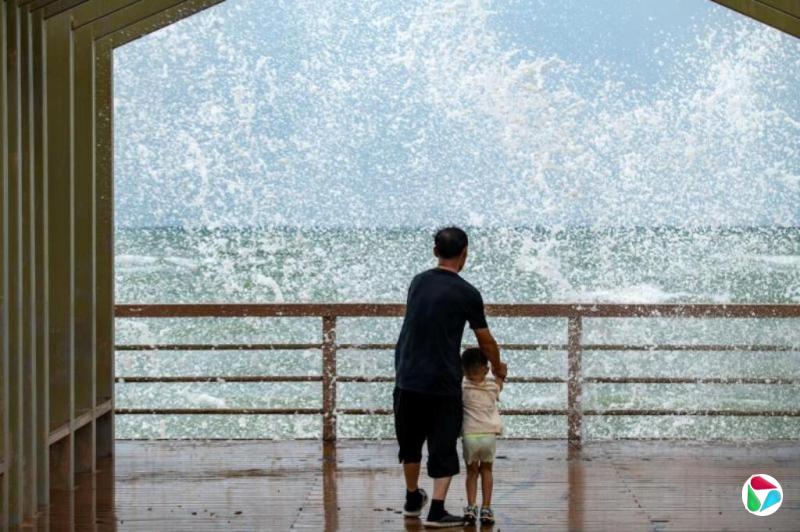 热带风暴“美莎克”携风裹雨在海南陵水登陆