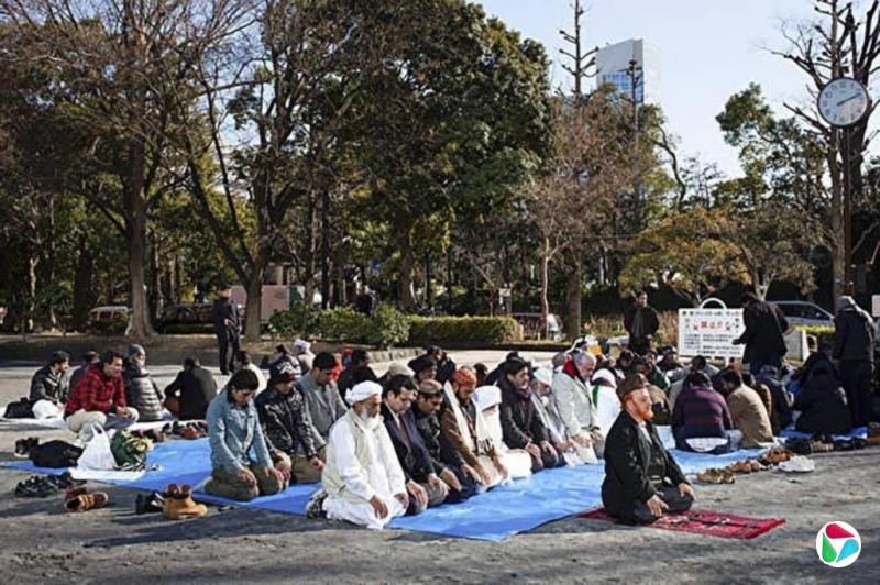 日本清真寺供不应求 穆斯林公园集体祈祷引争议