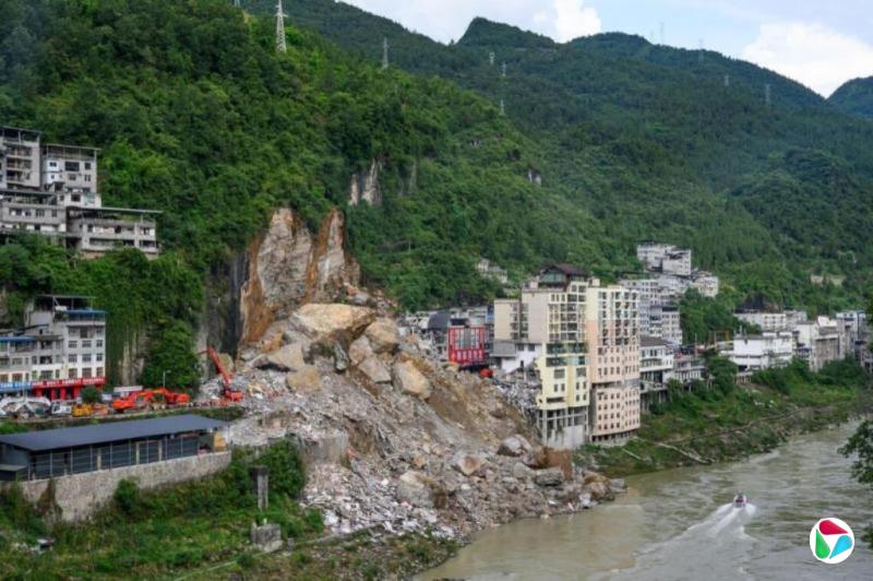 中国自然资源系统120余名专家现场处置重庆山体崩塌
