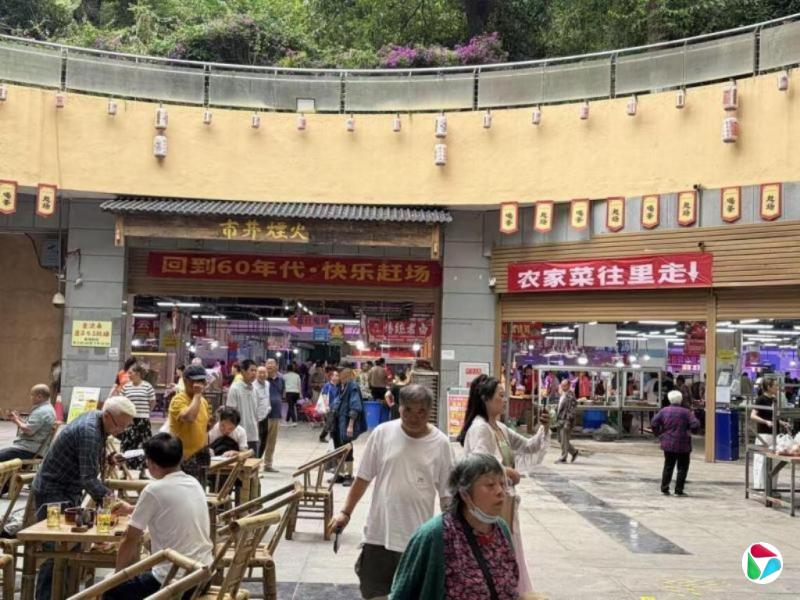 特稿:乡村“赶场”文化进入城市 超市撤退潮后的消费重构