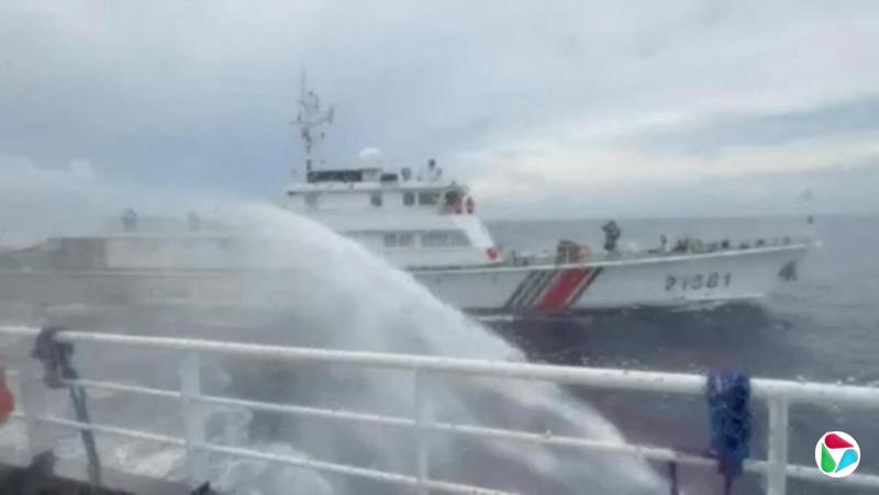 中国南部战区和海警再赴黄岩岛水域进行警巡