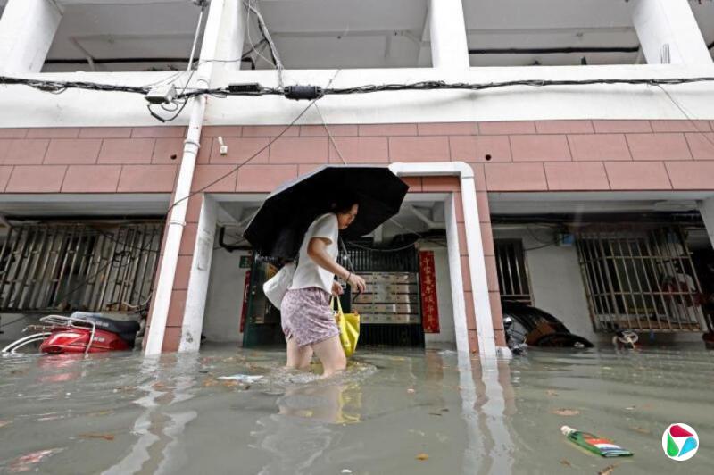 上海中心城区暴雨预警升级橙色 部分道路积水