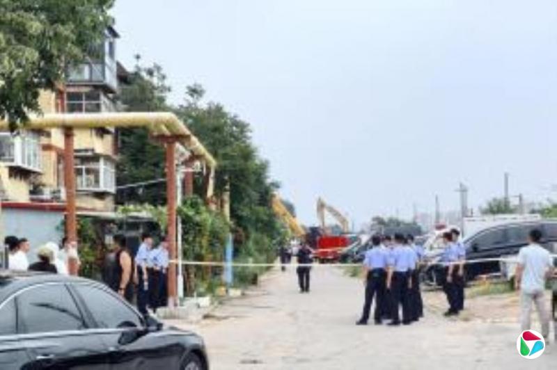 河北秦皇岛一底商发生火灾致八死三伤