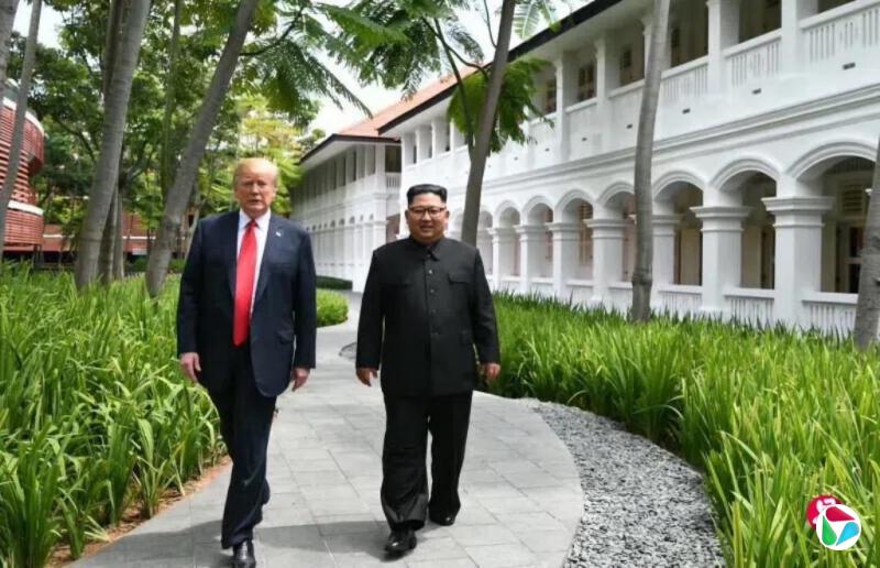 特朗普接连晒与金正恩三张合照 再次释放对话信号