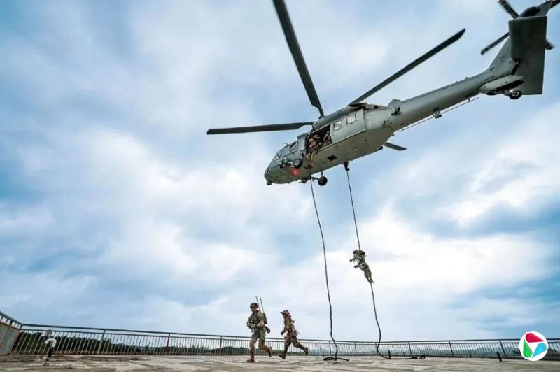 中白空降兵联训 检验两军联合反恐作战能力