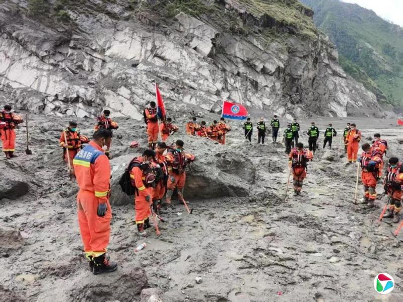 西藏在吉隆口岸为泥石流罹难者举行哀悼活动
