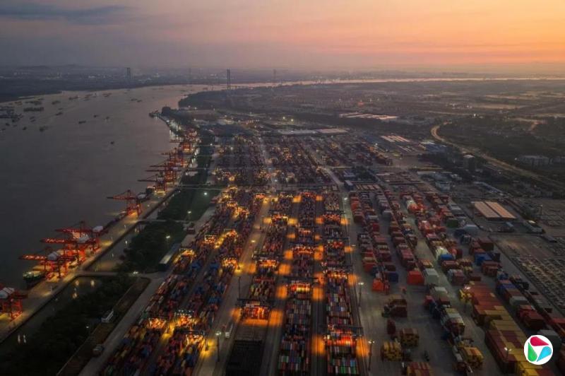 中国8月进出口强劲增长 贸易顺差进一步扩大