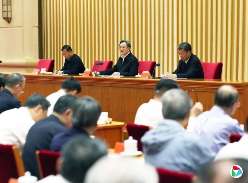 丁薛祥:严格中国教材编审出版管理 牢牢把握正确政治方向
